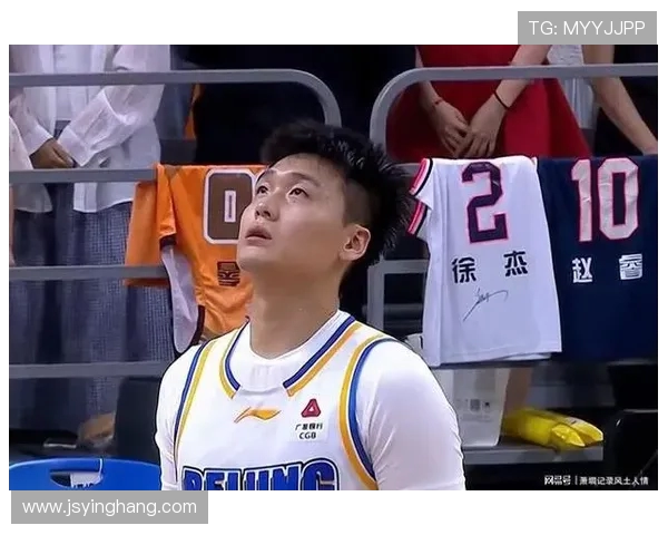 周鹏:从篮球场上的巨星到生活中的榜样,探寻他的奋斗与坚持之路